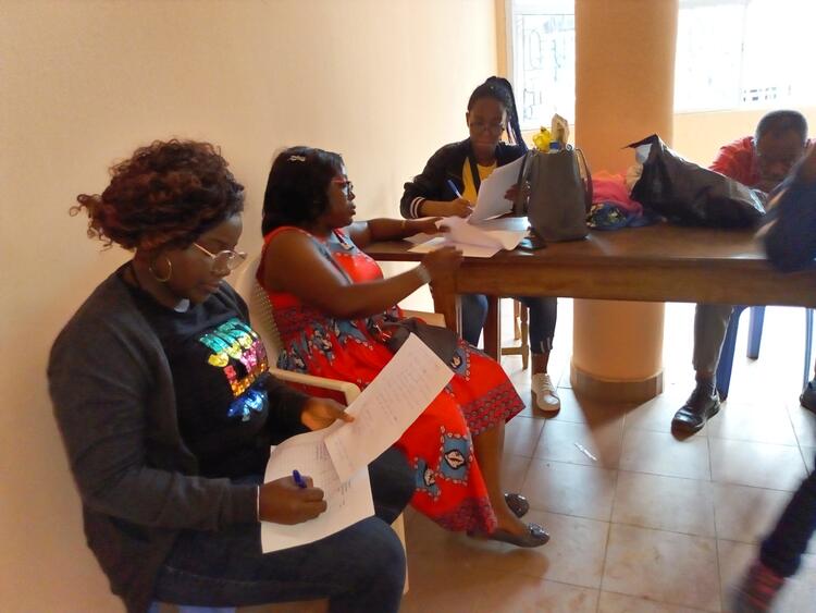 Prodution des textes Ghɔmáláʼ par les encadreurs Prodution des textes Ghɔmáláʼ par les encadreurs